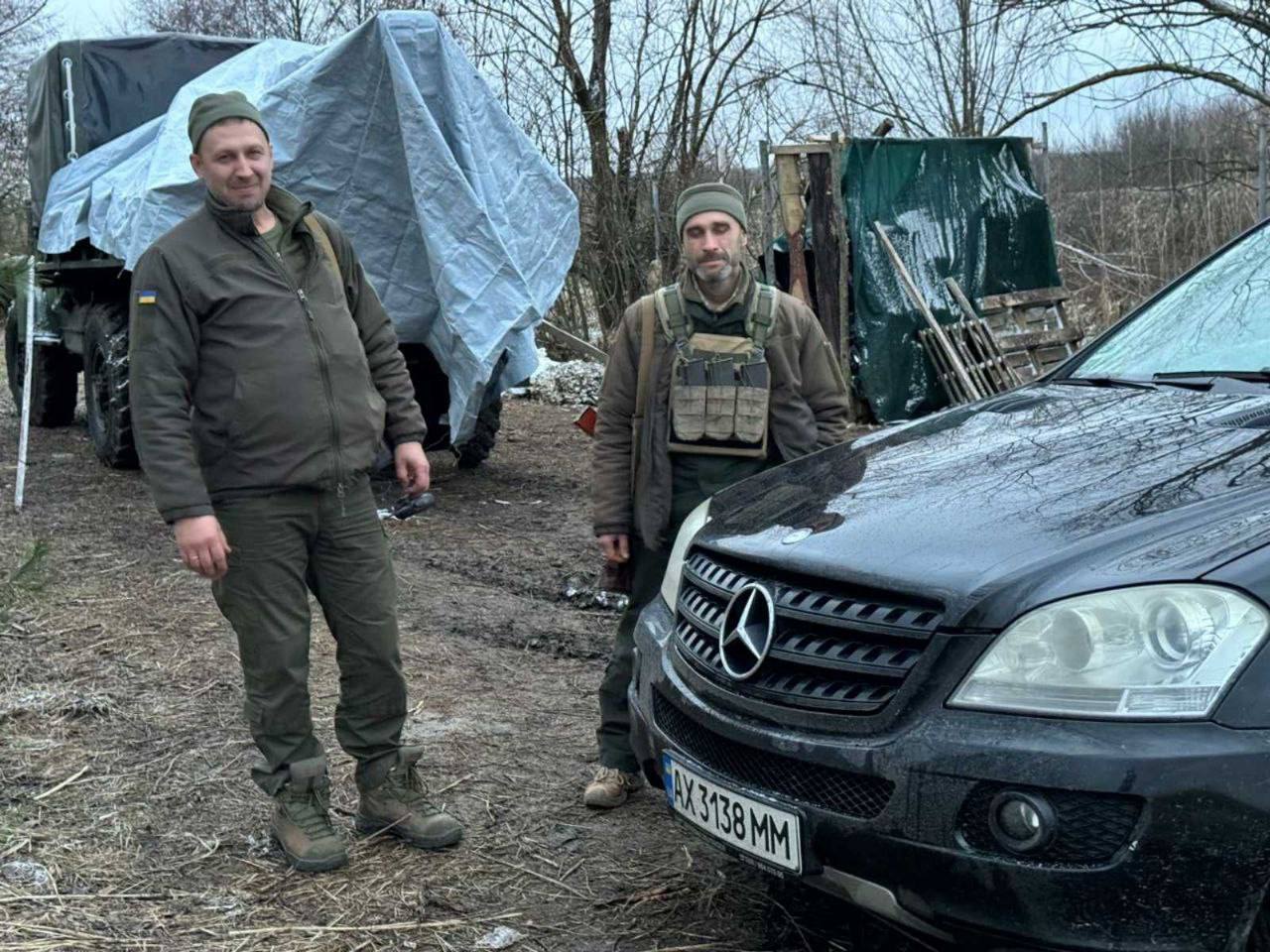 Автомобіль, переданий Національній Гвардії, стає не тільки транспортом, але і живим символом підтримки. Кожен кілометр, який він подолає, - це підтримка та вияв поваги до тих, хто служить на благо своєї країни. Цей вантаж і щедра передача автомобіля - це не лише технічна подія, але й свідчення єднання сердець та взаємодії громадянського суспільства для підтримки військовослужбовців. Запрошуємо всіх бажаючих долучитися до цього доброчинного руху та виявити свою підтримку. Цей автомобіль стає символом вдячності та сподівань. Його шлях на Куп'янський напрямок - це не тільки переміщення обладнання, але і маршрут, який заповнений найвищими почуттями патріотизму та глибокої поваги. Бажаємо всім борцям на цьому напрямку безпечного поверненн